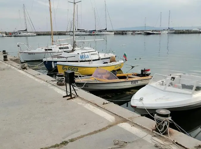 Lucky Rocks Apartment *